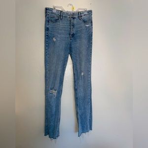 LIGHT WASH SHREDDED DENIM